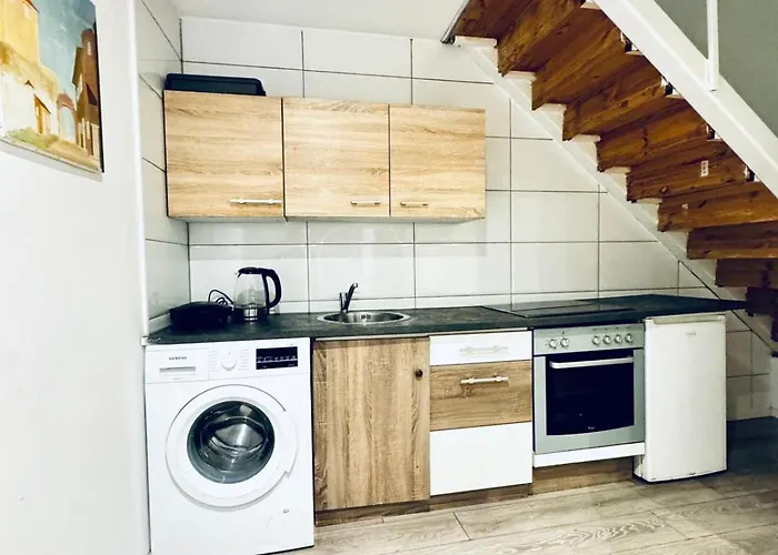 Elegant & 5br Shared In Apartman