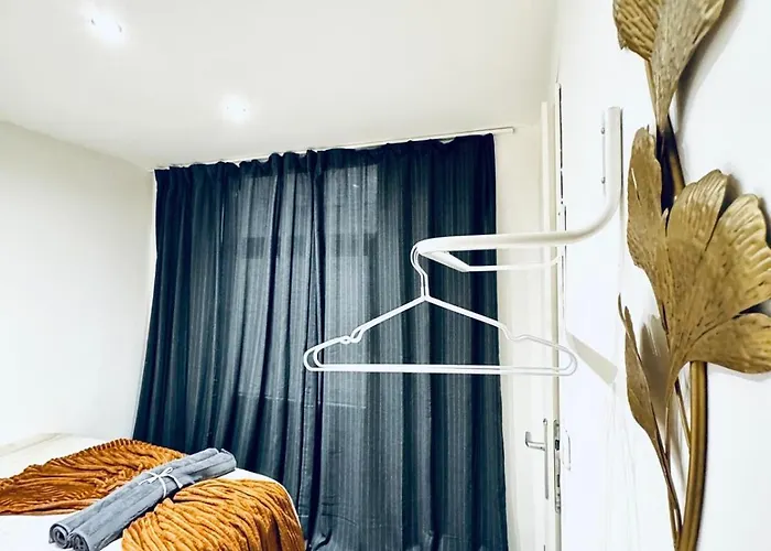 Elegant & 5br Shared In