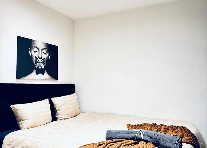 Elegant & 5br Shared In Apartman *