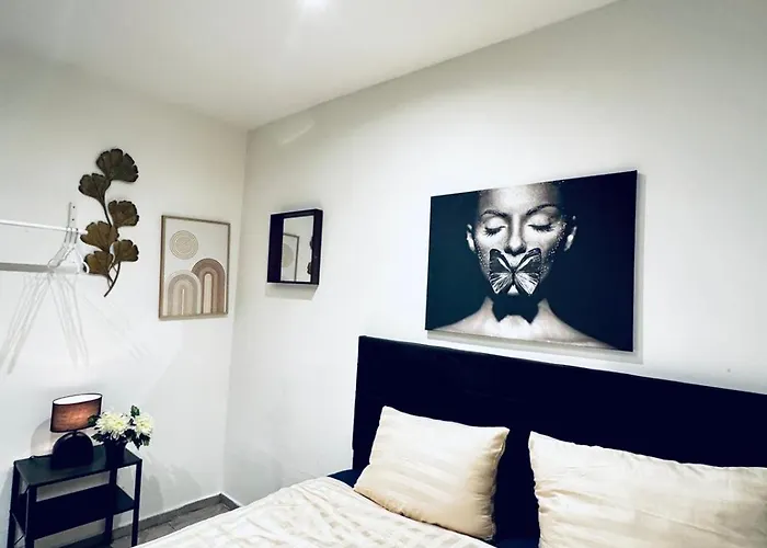 Apartman Elegant & 5br Shared In *