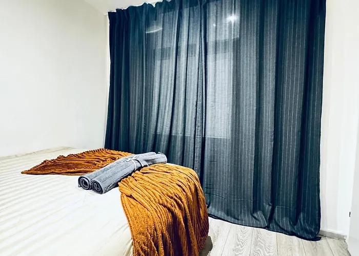 Elegant & 5br Shared In