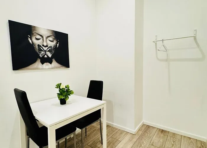 Apartman Elegant & 5br Shared In *