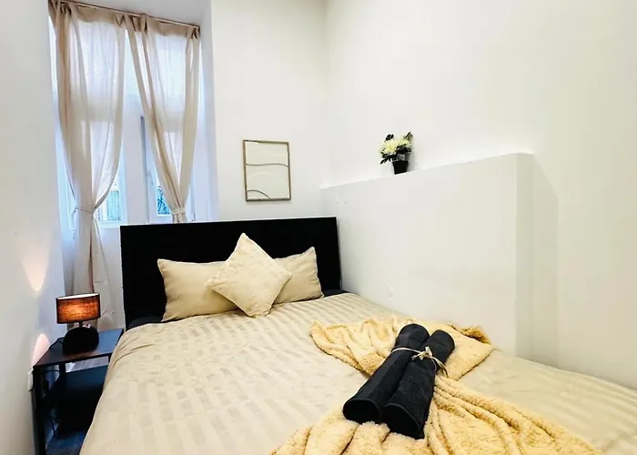 Elegant & 5br Shared In *