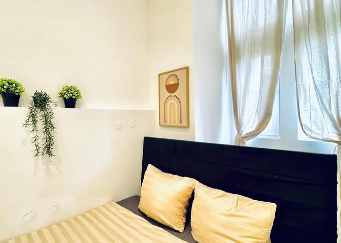 Elegant & 5br Shared In
