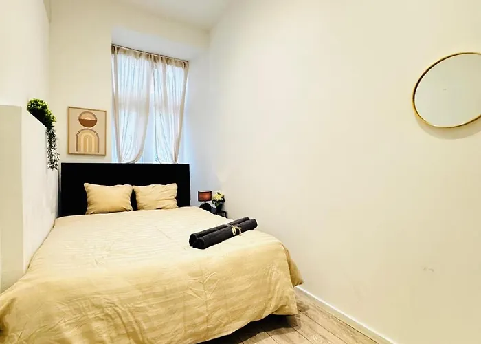 Elegant & 5br Shared In
