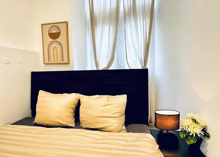 Elegant & 5br Shared In Apartman
