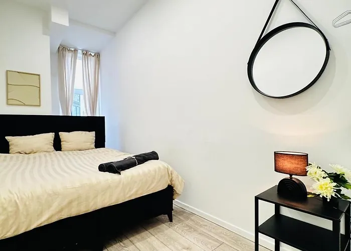 Apartman Elegant & 5br Shared In *